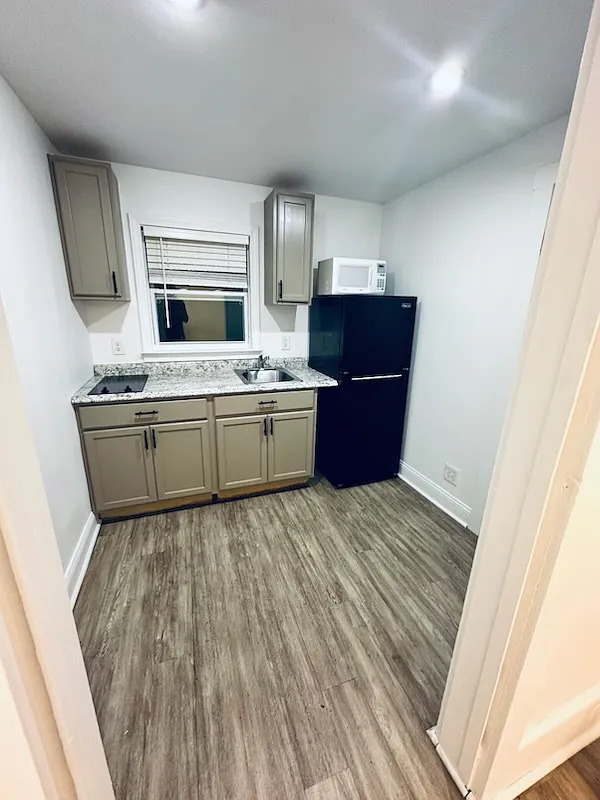 107 Dublin Ln — Photo 1