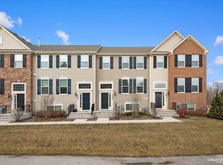 1609 Deer Pointe Dr, South Elgin, IL 60177