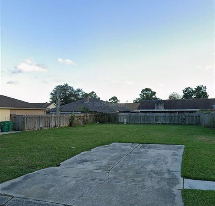 2nd image of 4037 N Woodbine St