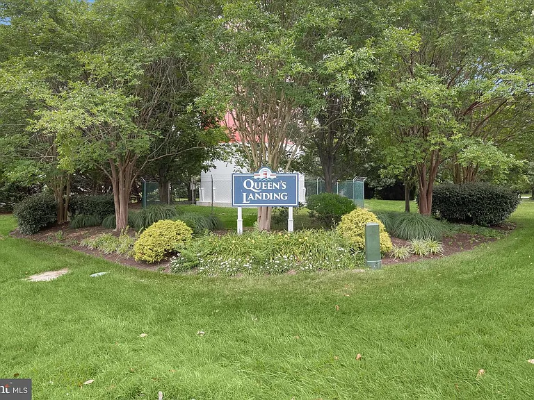 45 Queen Neva Ct #B — Photo 35