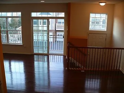 12 Swan Ct — Photo 2