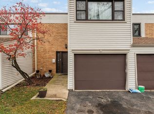 1005 Spring Mill Dr, Hoffman Estates, IL 60169