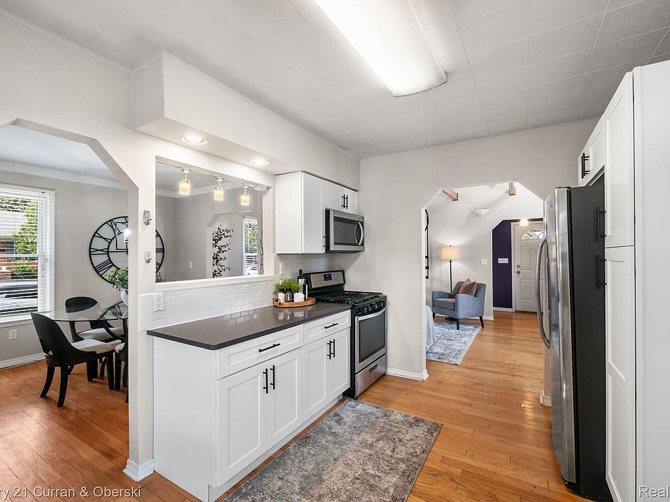 261 N Mill St, photo 17