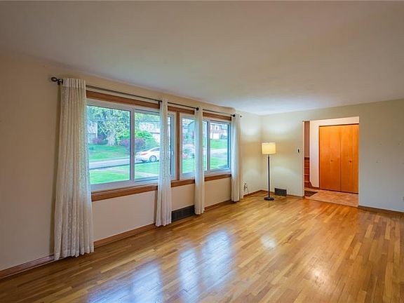 4th image of 93 McLaughlin Dr