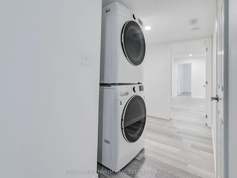 481 Bessborough Dr — Photo 10