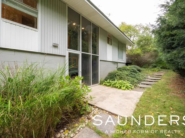 11 Sunset Ridge Rd, Hampton Bays, NY 11946