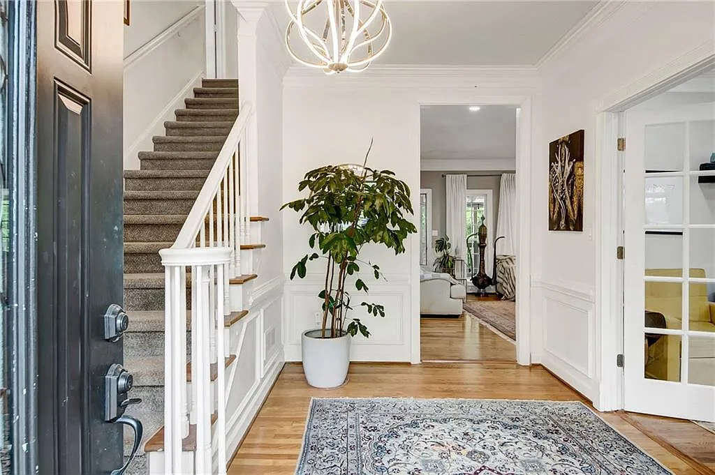 4 bed, 2.5 bath, 3000 sqft, $3,800 — Photo 3