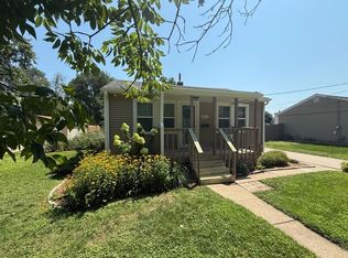 3811 68th St, Urbandale, IA 50322