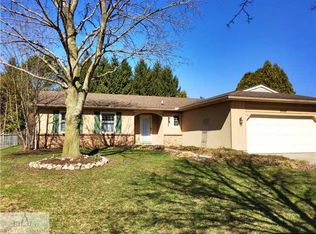 5569 Wood Valley Dr, Haslett, MI 48840