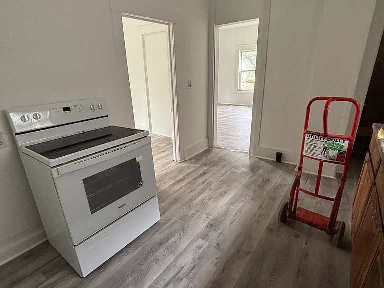 1441 Knollwood Ave — Photo 9