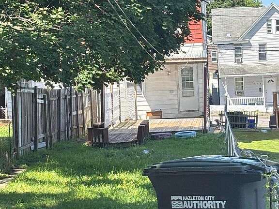 3rd image of 775 N Vine St