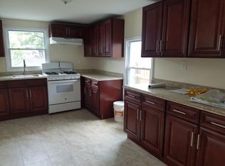 32 E Hawthorne Ave, Valley Stream, NY 11580