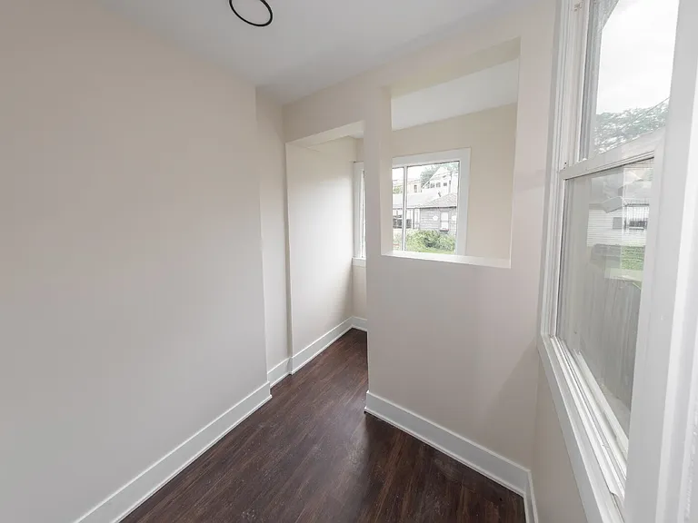 3233 W Berteau Ave — Photo 12