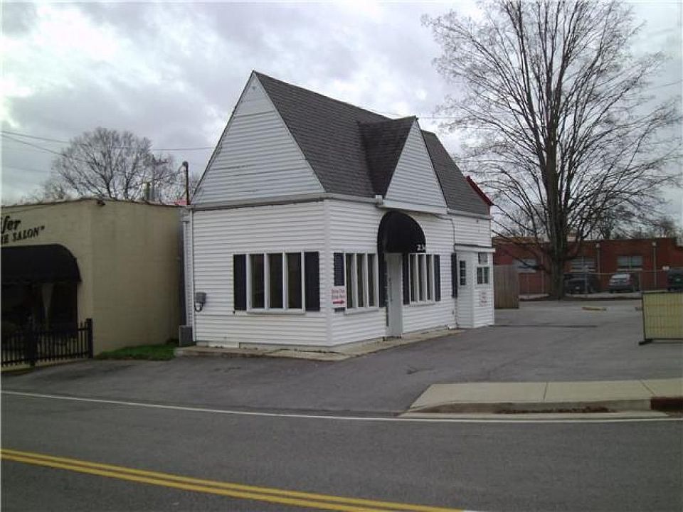 1st image of 234 N Locust Ave
