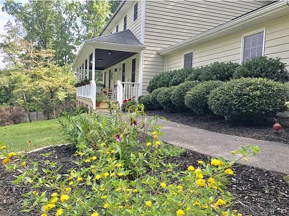 3rd image of 103 Dotwood Ct