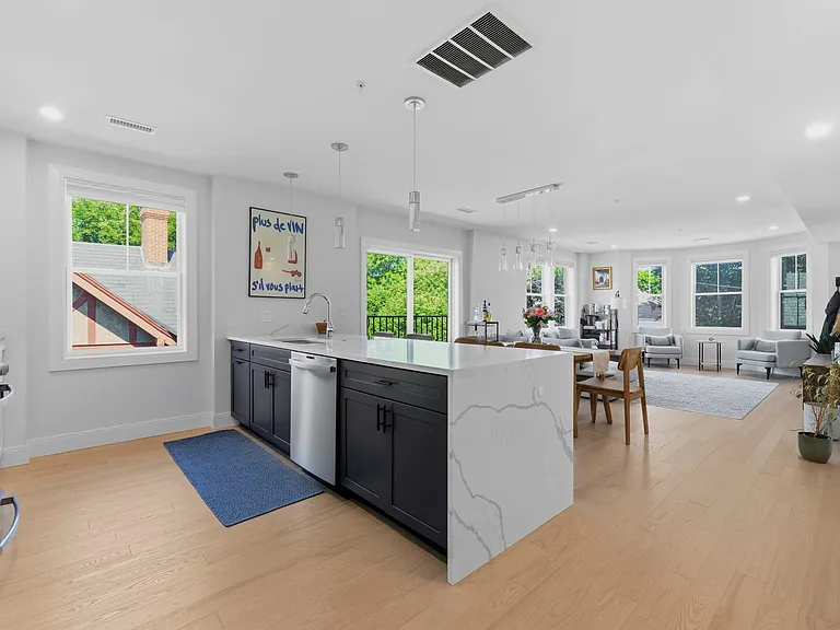 52 W Emerson St #6 — Photo 4