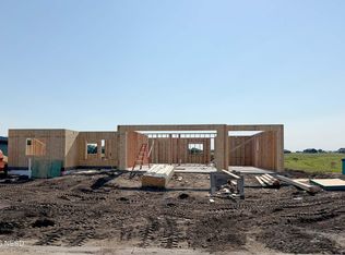 1733 37th St SW, Watertown, SD 57201