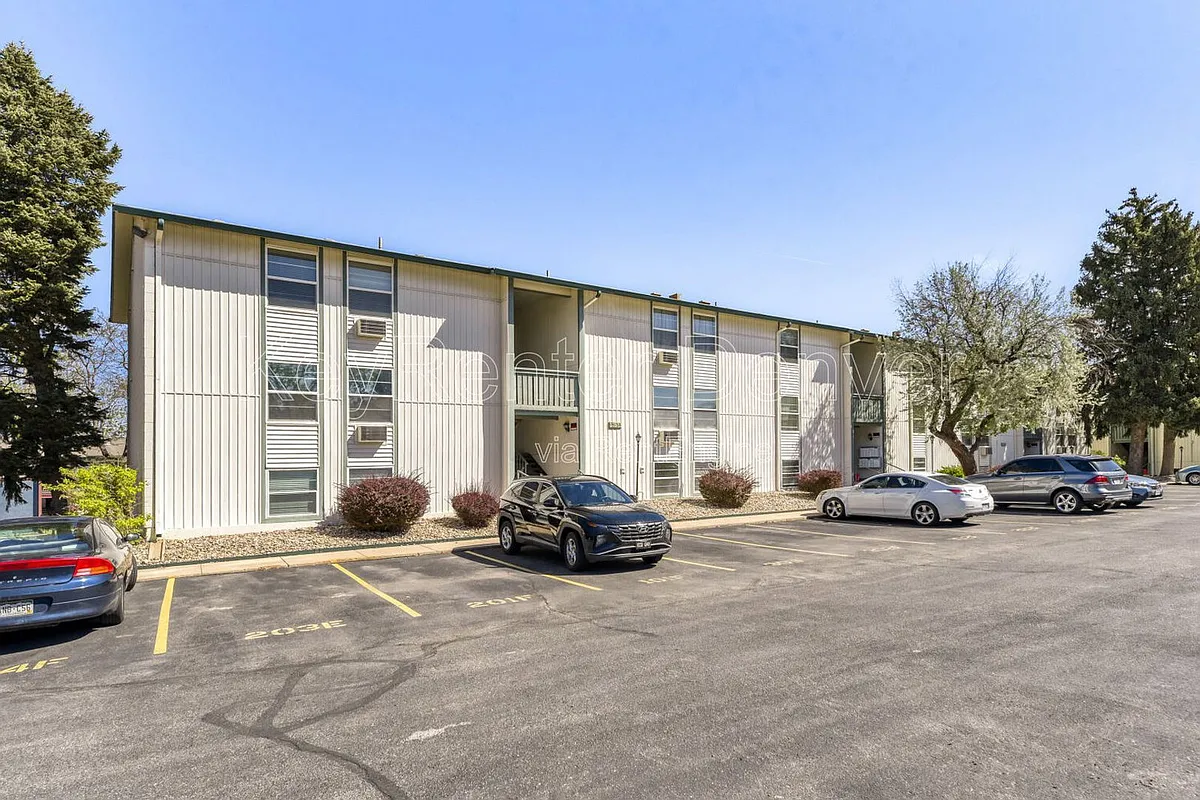 Building Photo - 2120 S Vaughn Way #206F