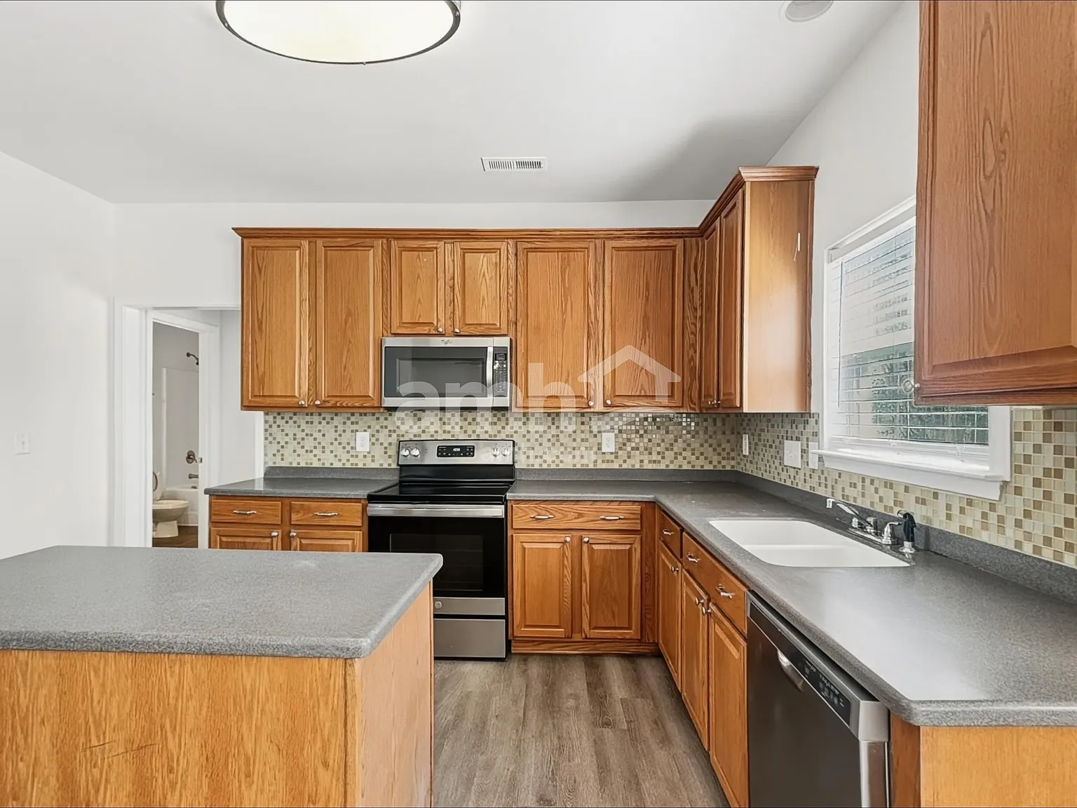 5 bed, 3.0 bath, 3004 sqft, $2,725 — Photo 3
