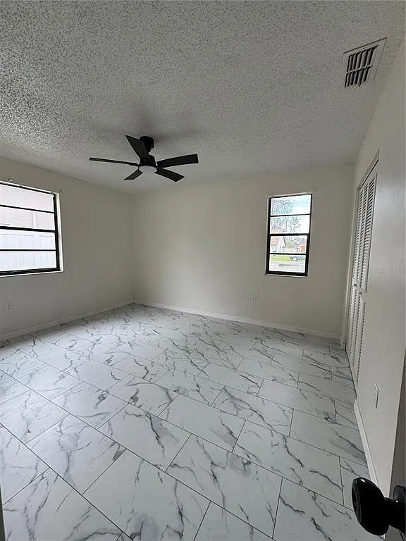 2 bed, 1.5 bath, 1000 sqft, $1,650 — Photo 2