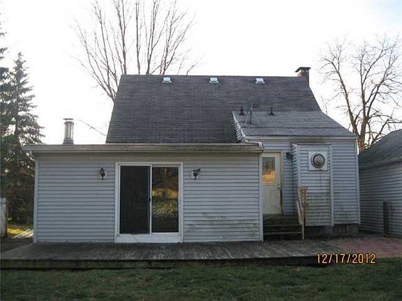 2nd image of 830 Grant Ave