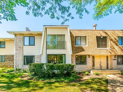 2835 Hobson Rd APT 4, Woodridge, IL, 60517