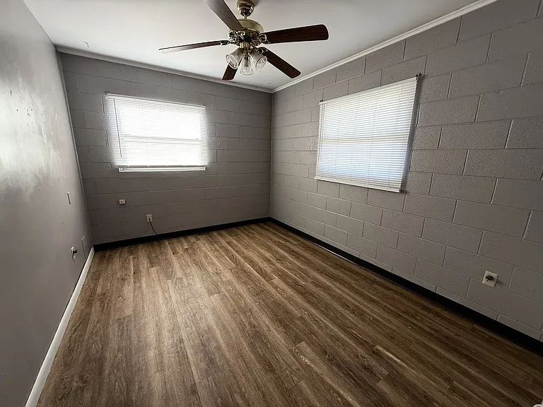 322 W Mathews Ave — Photo 2