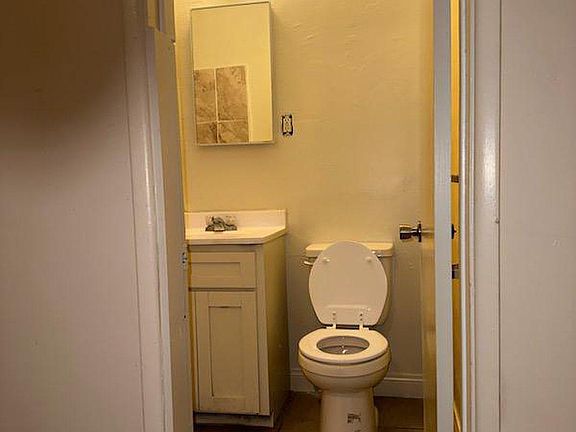4th image of 3025 N Golden Ave #206