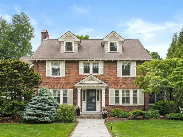 78 Bacon St, Winchester, MA 01890
