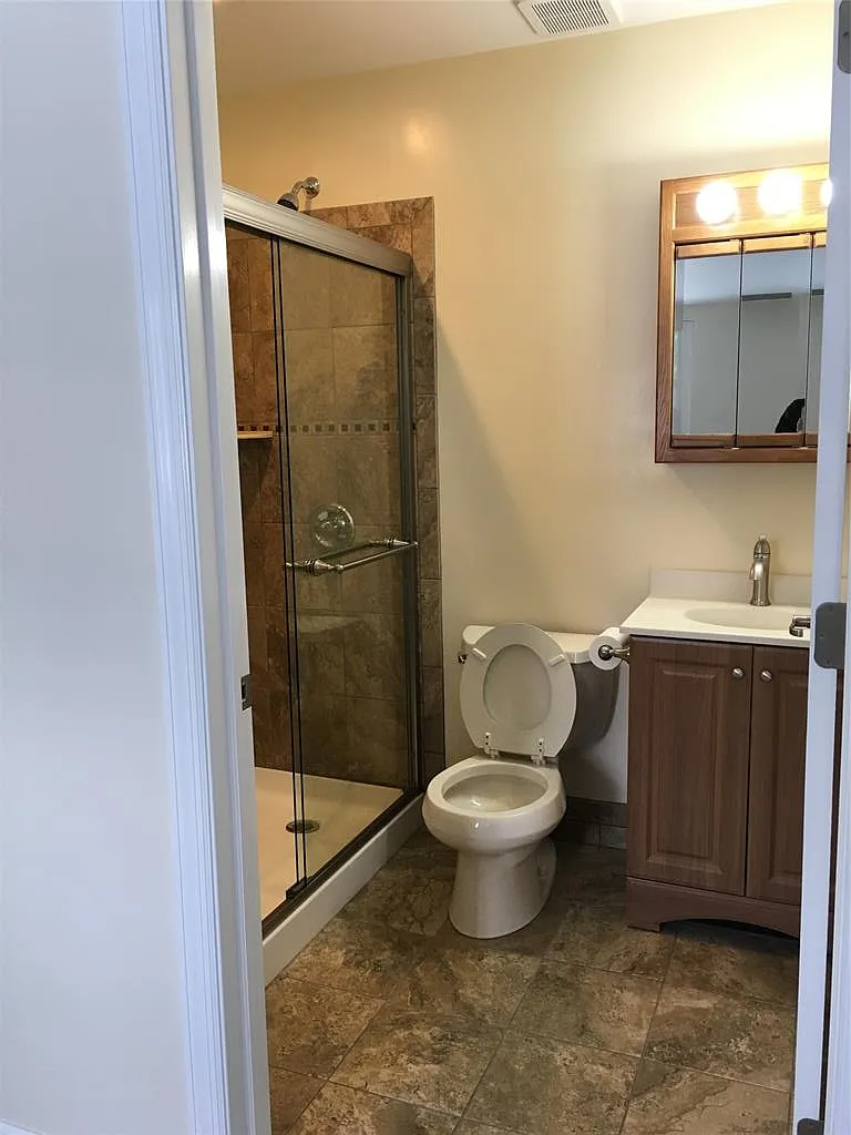 1 bed, 700 sqft, $2,200 — Photo 3