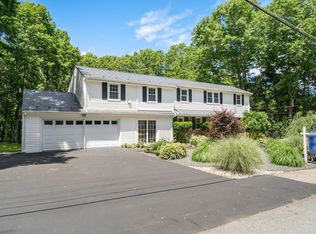 19 Country Ln, Sharon, MA 02067