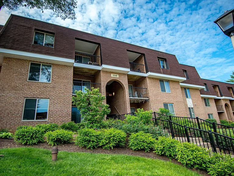Oakton Park Apartments Building Exterior 19