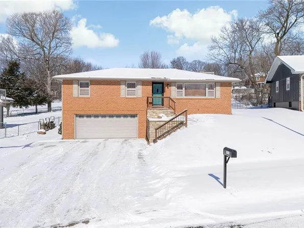 1903 Rosewood Ter, Saint Joseph, MO 64503