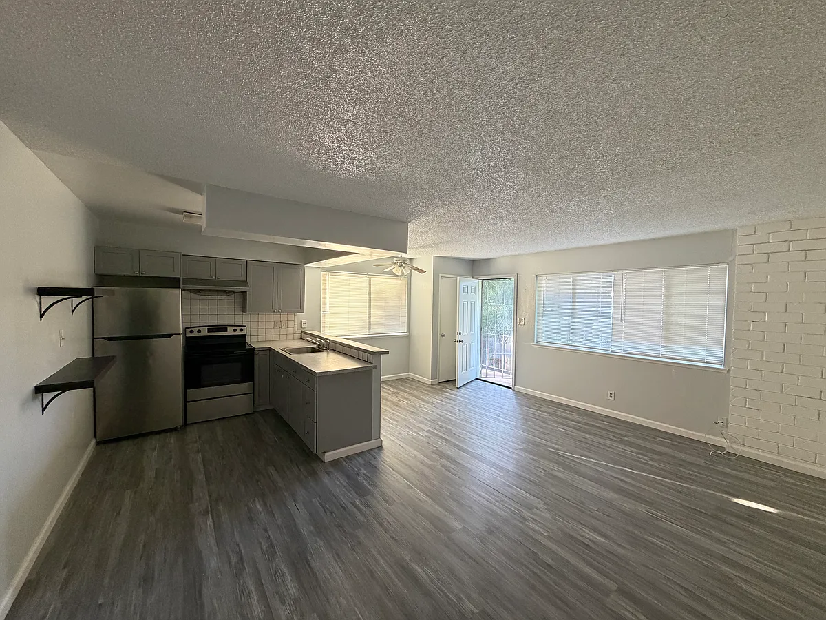 Building Photo - 5556 Keoncrest Cir #4