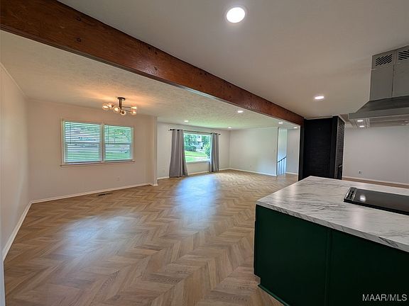 4th image of 31 Mountainview Dr