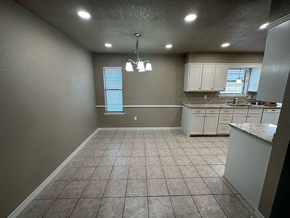 5th image of 800 28th St Unit B
