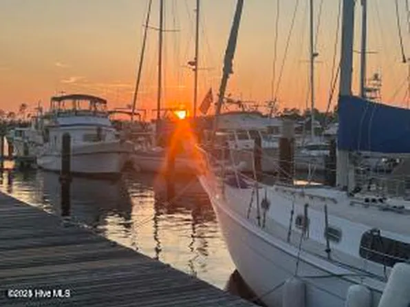 219 Dockside Dr, New Bern, NC 28560
