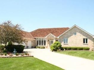 3320 Sandstone Ct, Lake In The Hills, IL 60156