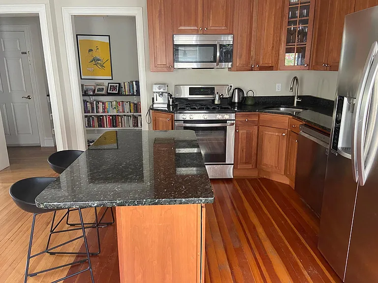 39 Pearson Ave — Photo 4