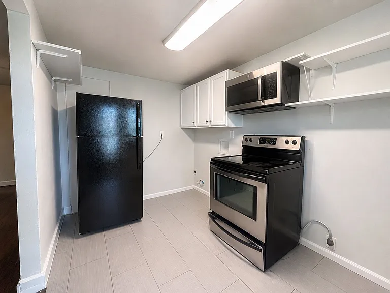1806 Dixon St — Photo 5