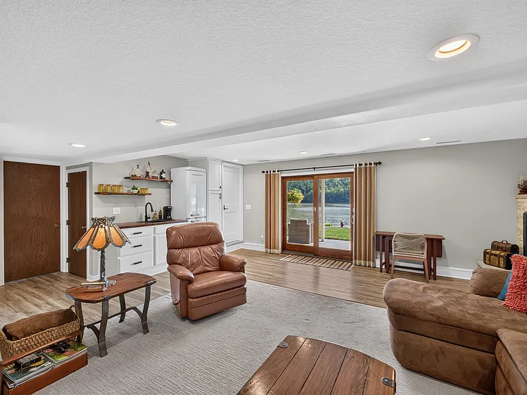 Postier Dr NW — Photo 10