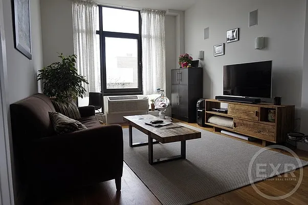 Rented by EXR | media 28