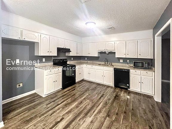 2nd image of 300 Bellewood Ln APT B