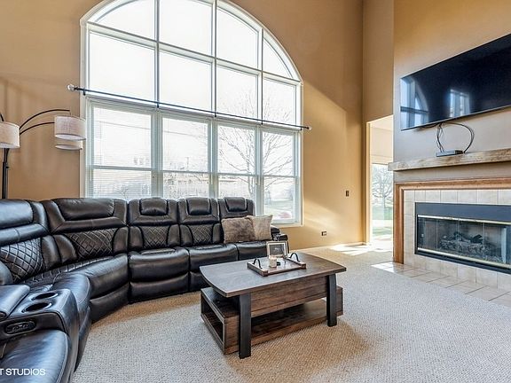 3rd image of 5 Sherwood Ct