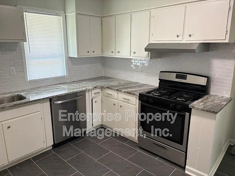 3624 Marion Ave — Photo 7