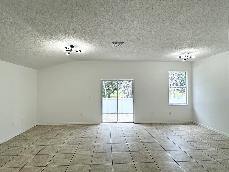 5804 Mariposa Cove Ln — Photo 5