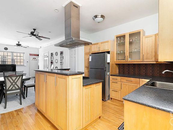 3rd image of 23-05 35th St