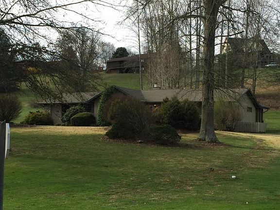3rd image of 701 Quail Hollow Dr