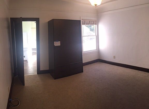 4th image of 387 Hale St