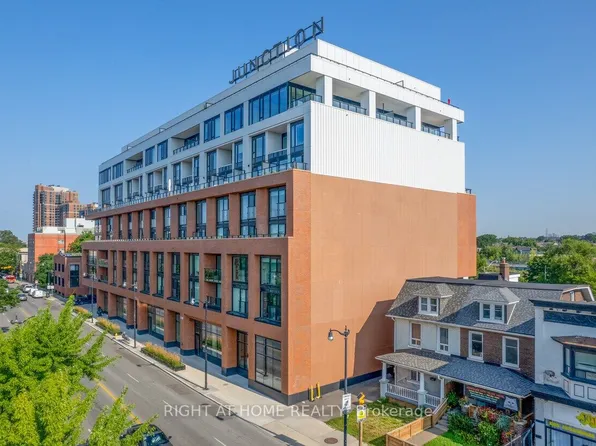 2720 Dundas St W, Toronto, ON